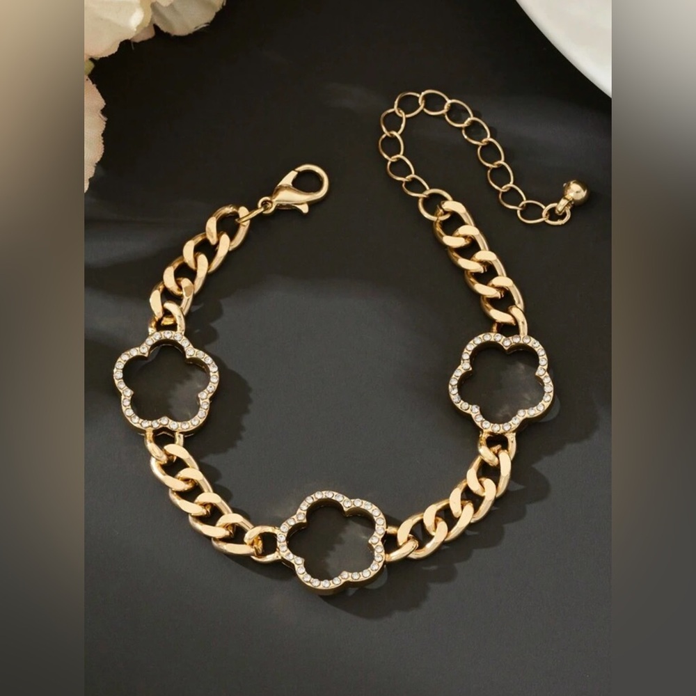 Rhinestone Clover Gold tone chain bracelet